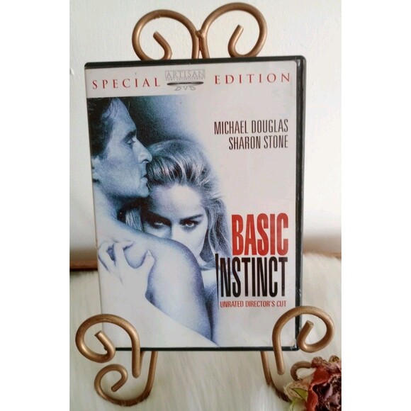 BASIC INSTINCT - Picture 1 of 3